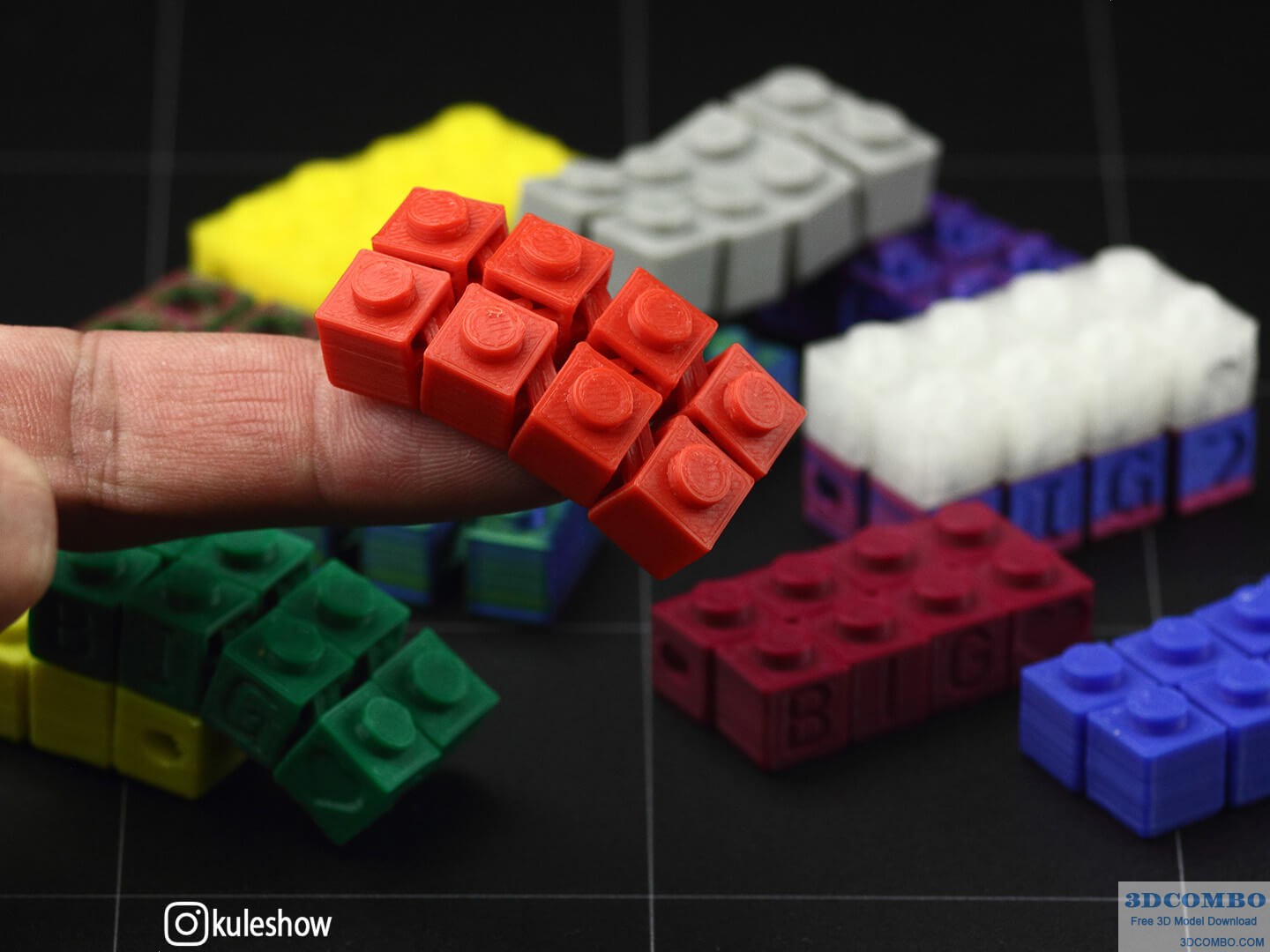 FLEXY BRICK KEYCHAIN