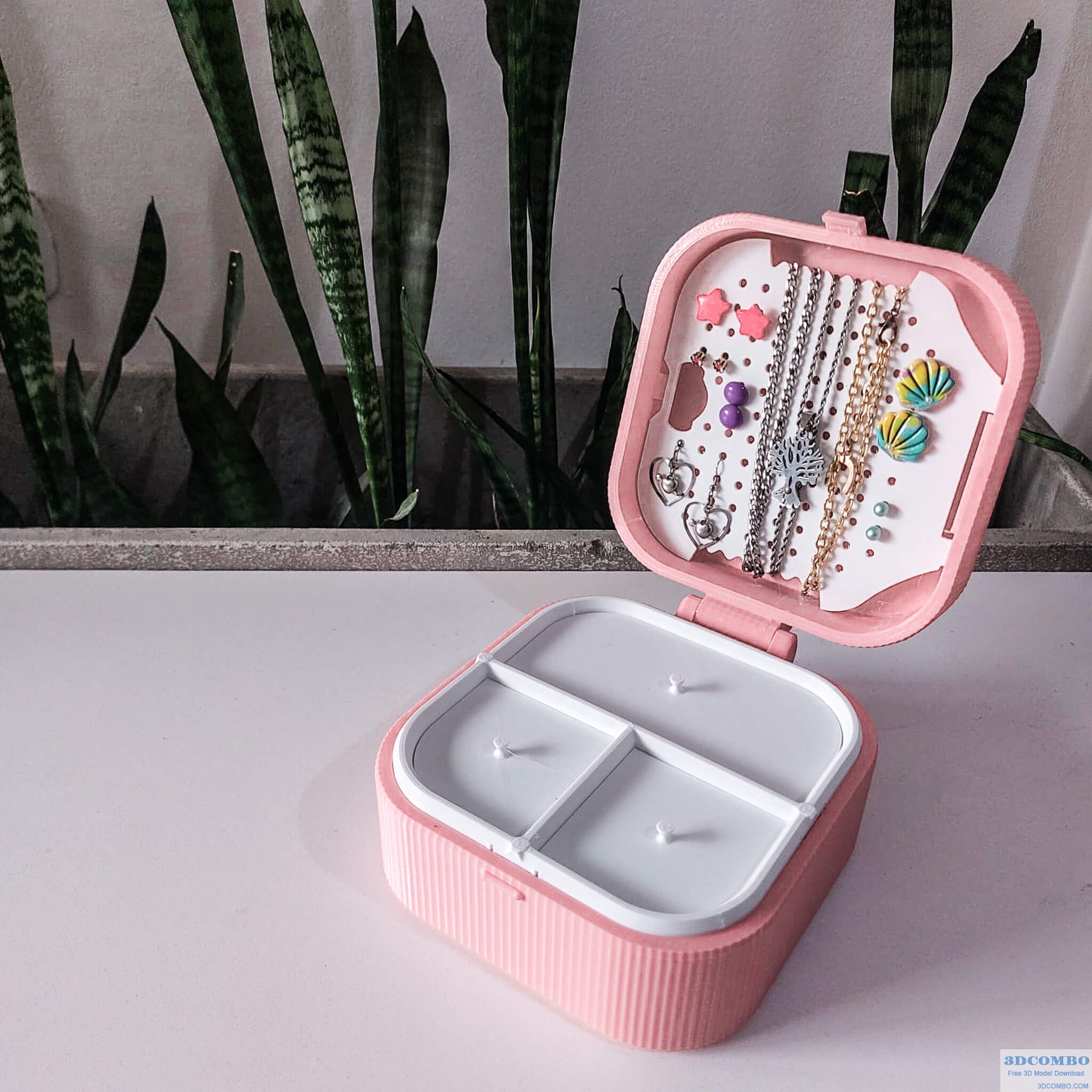 JEWELRY BOX - QUEEN OF THE FAMILY